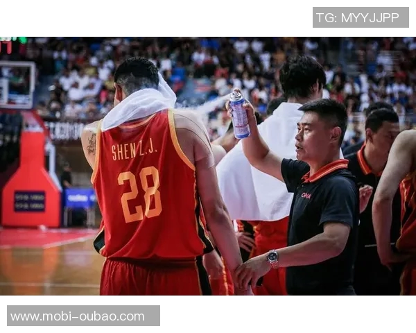 申京连续第二年入选全明星球员晒球衣照与女友甜蜜合影引关注